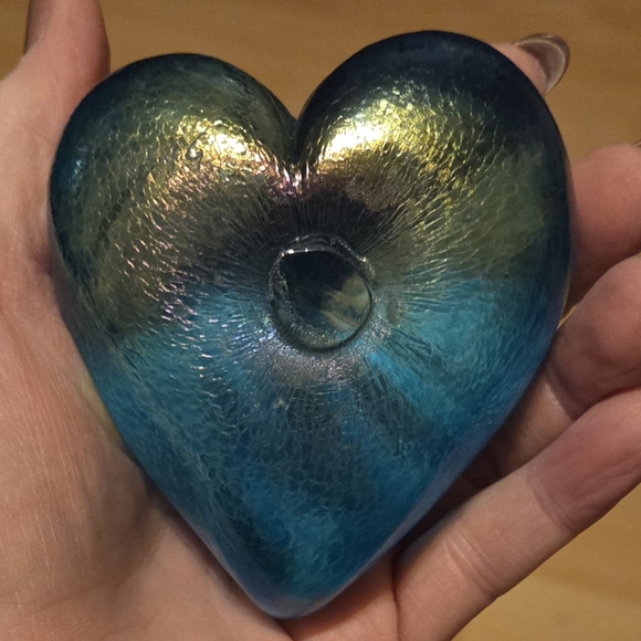 Vintage Robert Held Art Glass Irridescent Aqua Blue Heart Paperweight Figurine - Picture 5 of 10